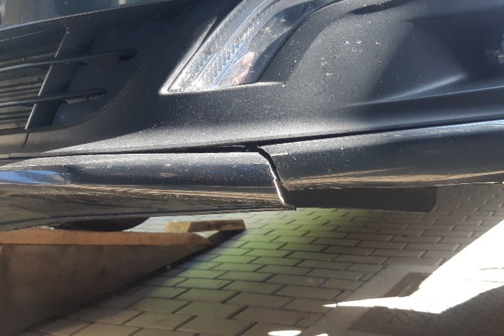 Photo gallery, repair of a cracked Peugeot bumper rim