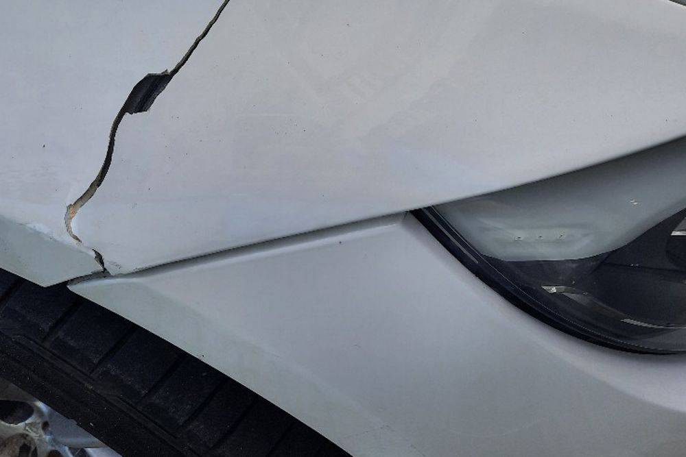 Photo gallery, repair of BMW fender cracks