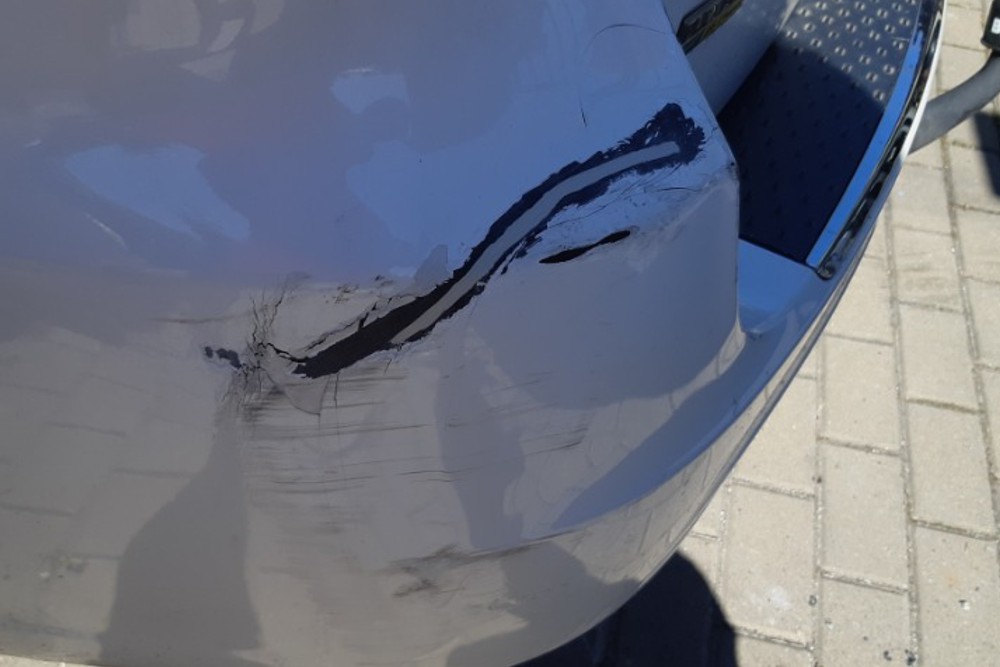 Photo gallery, repair of a punctured Chrysler bumper