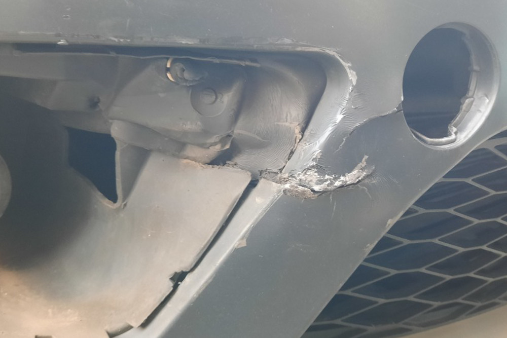 Photo gallery, Seat, punctured bumper repair