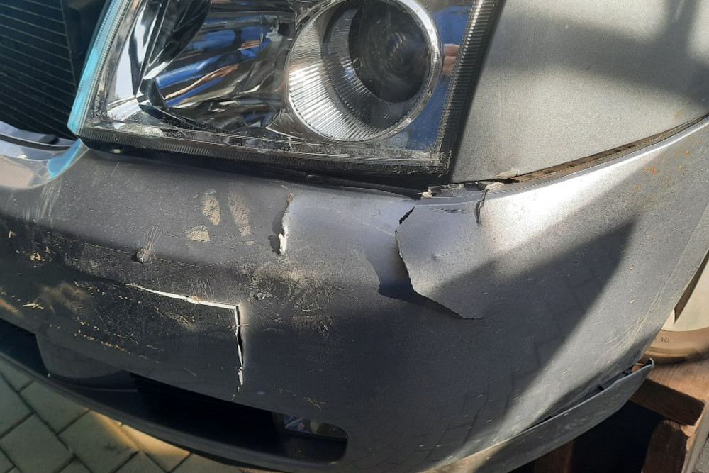 Photo gallery, repairing cracks in a damaged bumper
