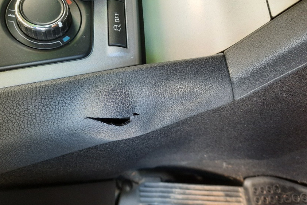 Photo gallery, repair of the dashboard at the driver's knee