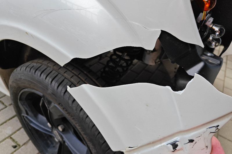 Photo gallery, AXIAM - repair of a broken bumper