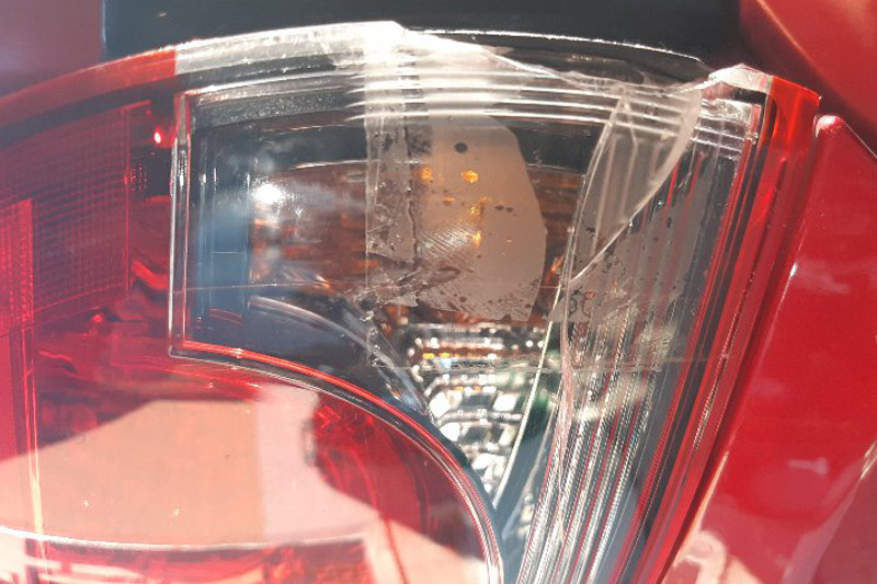 Mazda, oprava praskliny na zadním světle