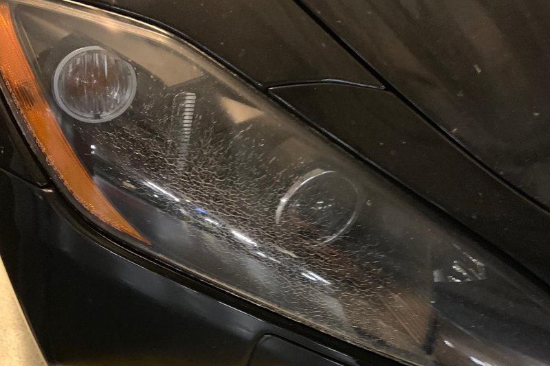 Fotogalerie, oprava popraskaného povrchu světla Maserati