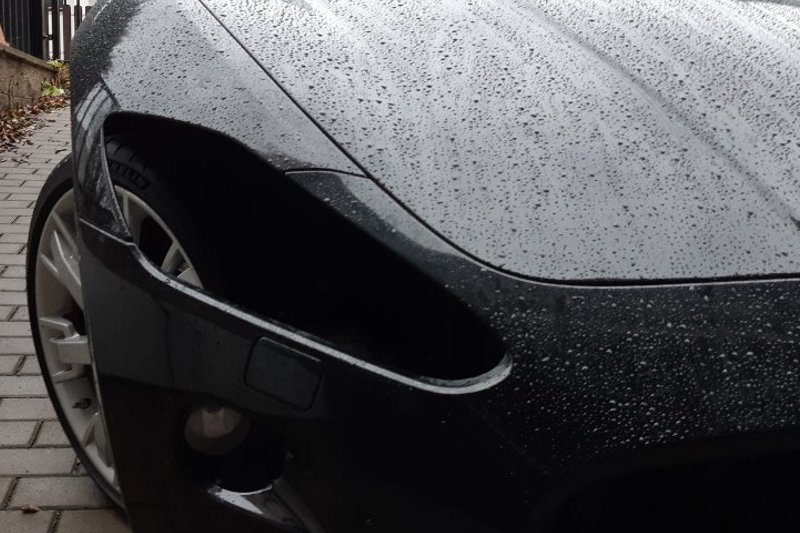 Oprava popraskaného povrchu světla Maserati
