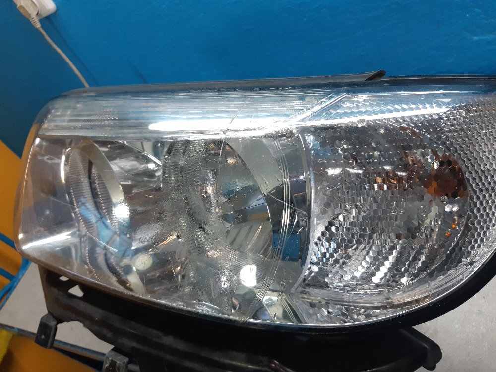 Oprava prasklého světla Subaru
