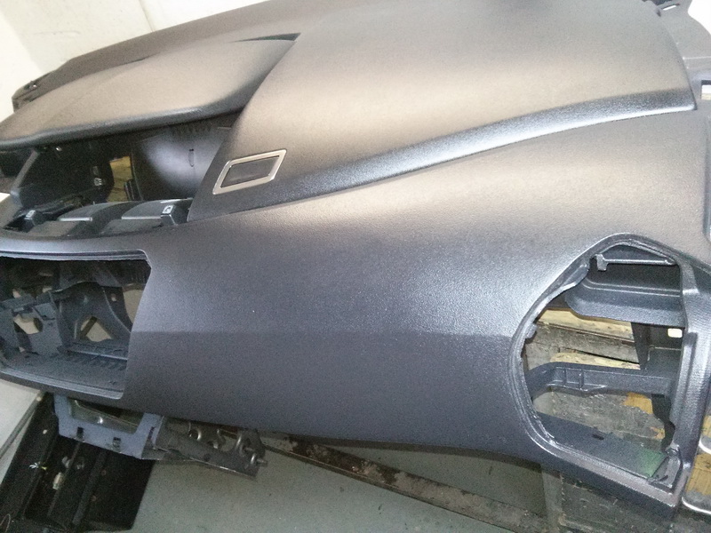Oprava roztržené palubní desky Citroen Picasso od airbagu