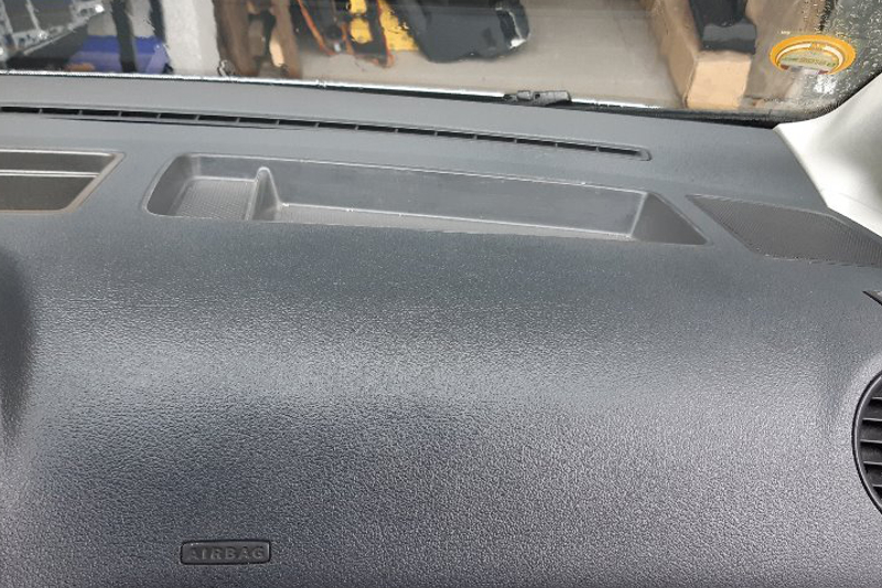 Oprava poničené palubní desky VW Caddy