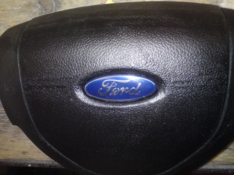 Oprava velmi poškozeného volantu Ford