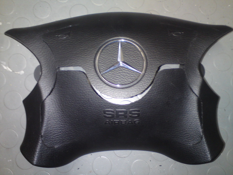 Fotogalerie, oprava krytu airbagu Mercedes-Benz