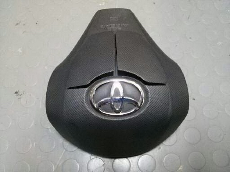Oprava prasklého volantového krytu airbagu Toyota