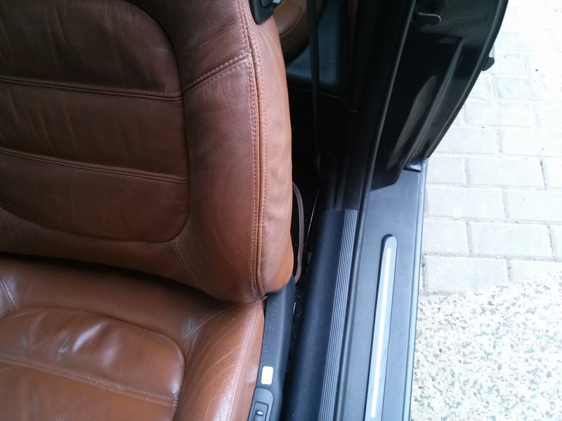 Oprava roztrženého švu na sedačce Peugeot 406 Coupe