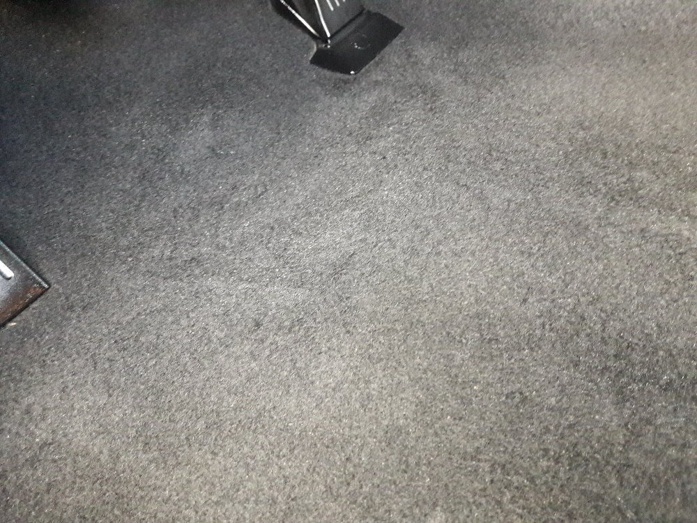 Oprava díry v koberečku - vytlačeno od paty