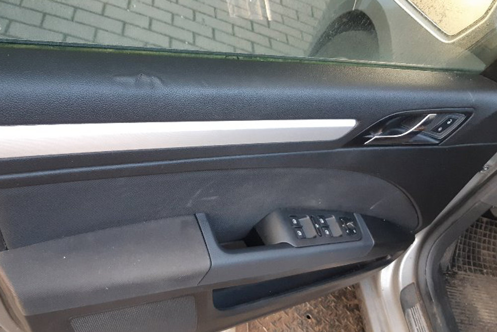Photogallery, Door trim panel Škoda Superb, repair of dents from elbow