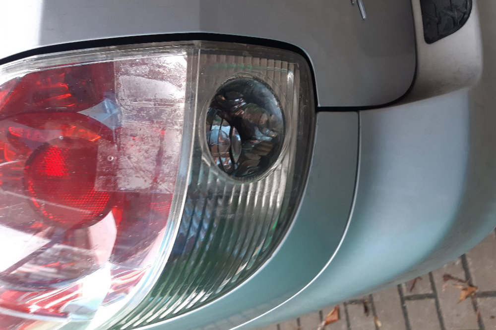 Photo gallery, refill missing part of tail light