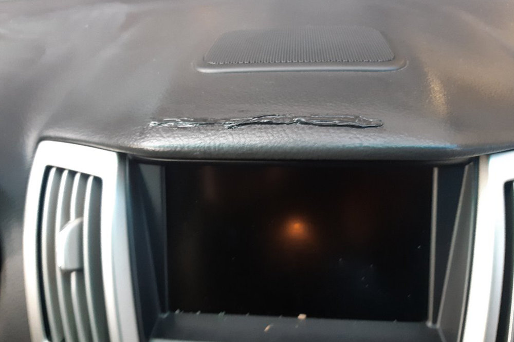 Photo gallery, repairing cracks on the Lexus dashboard