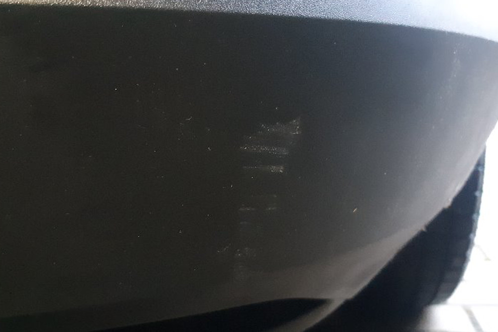 Photo gallery, repair of the scratched bumper