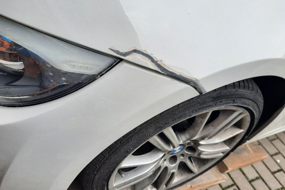 Oprava prasklin blatníků BMW
