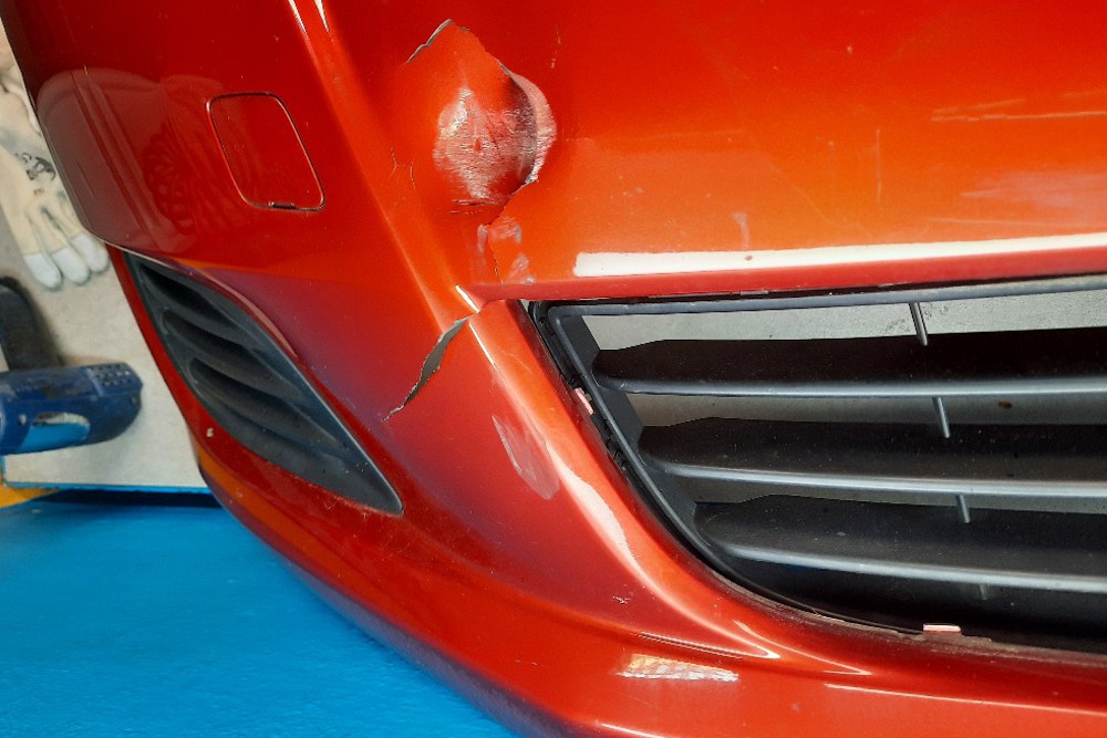 Photo gallery, Suzuki bumper, quick crack repair
