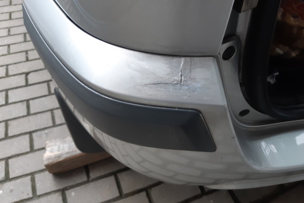 Photo gallery, quick repair of a cracked Ford bumper