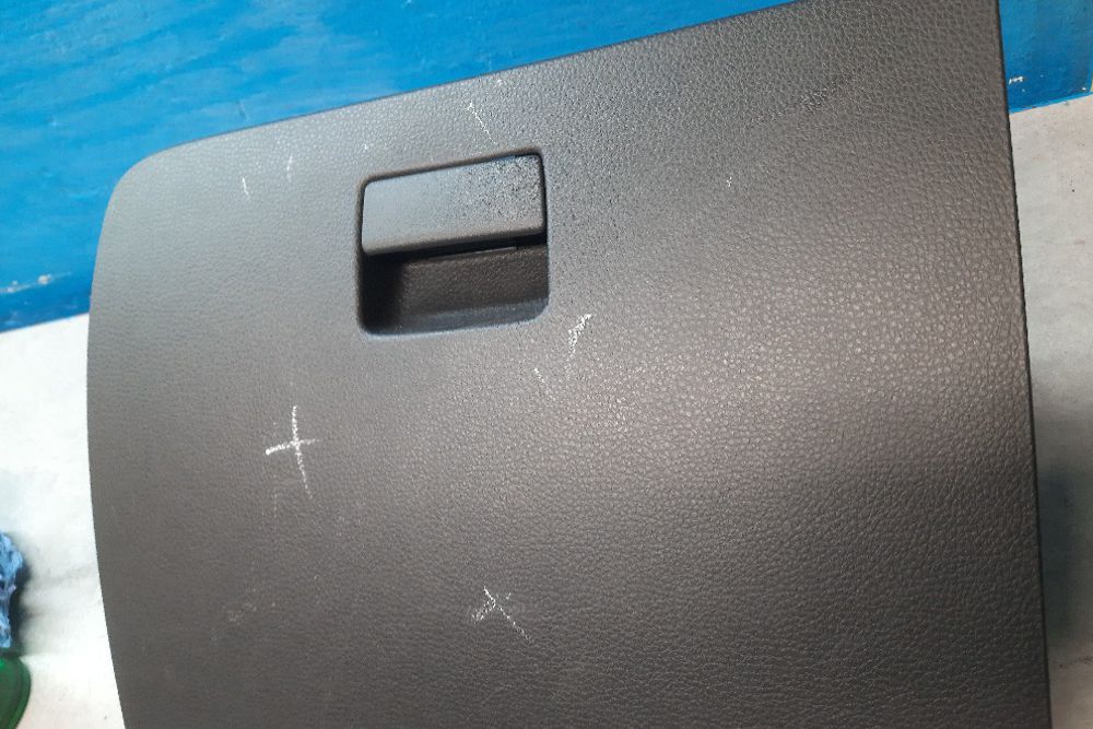 Photo gallery, repair of the dashboard compartment lid