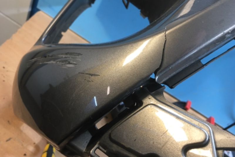 Photo gallery, repair of a Toyota bumper crack