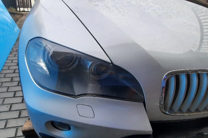 Přebroušení matných světel BMW X5	