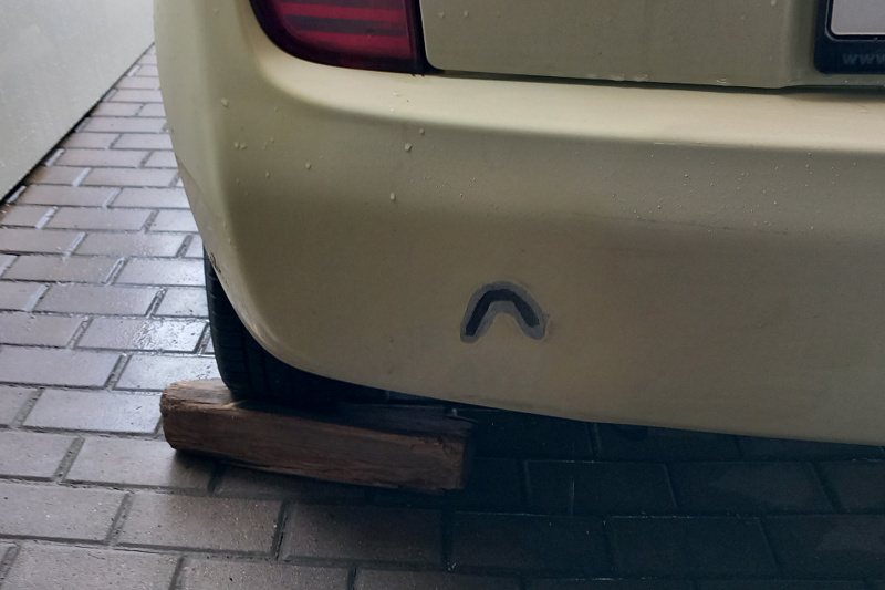 Nissan bumper crack