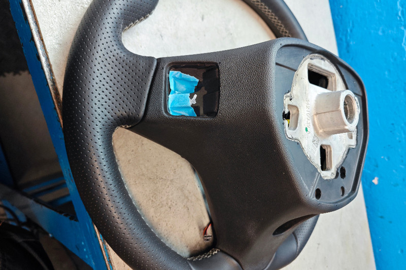 Repair of the hole in the steering wheel