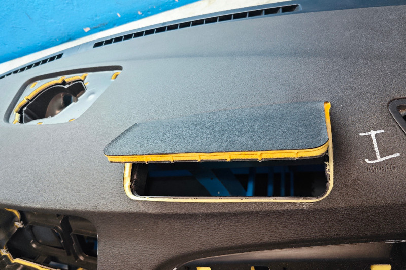 Oprava BMW protržení od airbagu