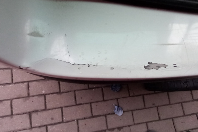 Photo gallery, repairing a cracked Peugeot bumper