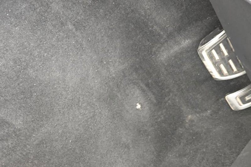 Fotogalerie, propálený autokoberec jsme schopni toto vyřešit na počkání