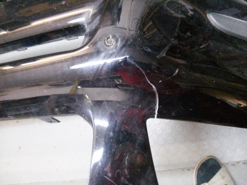 Oprava roztrženého nárazníku Toyota RAV4