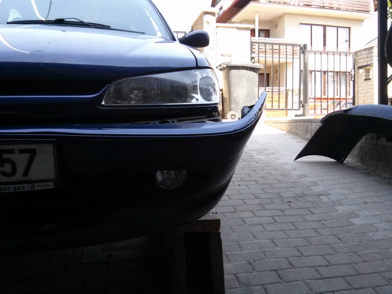 Fotogalerie, oprava vytrženého rohu nárazníku Peugeot 306